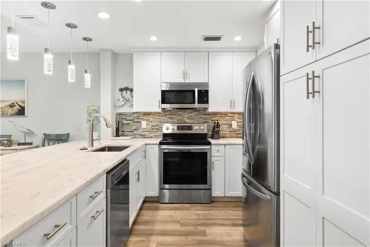 9101 Vanderbilt Dr 302, Naples, Florida 34108