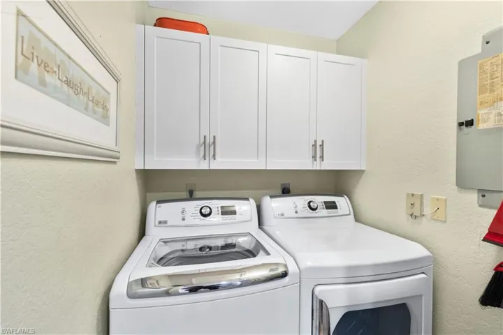 9101 Vanderbilt Dr 302, Naples, Florida 34108
