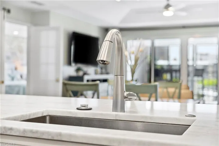9101 Vanderbilt Dr 302, Naples, Florida 34108