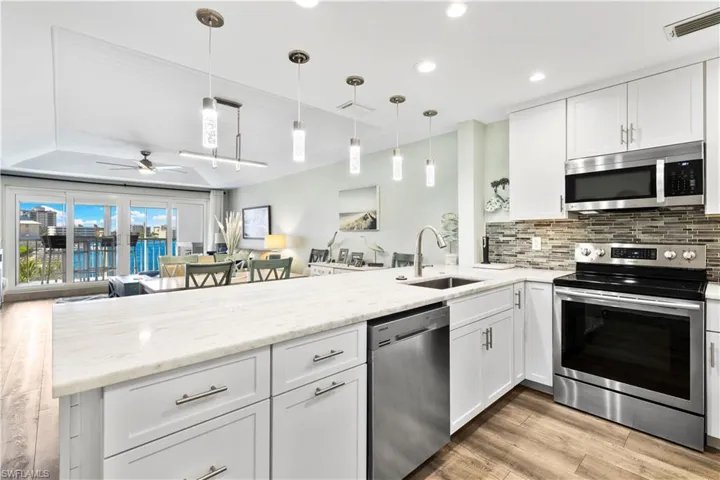 9101 Vanderbilt Dr 302, Naples, Florida 34108