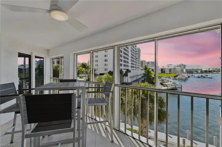 9101 Vanderbilt Dr 302, Naples, Florida 34108