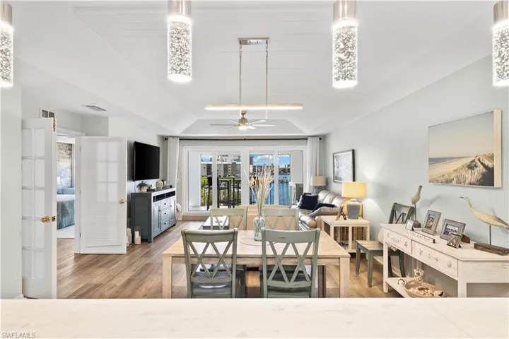 9101 Vanderbilt Dr 302, Naples, Florida 34108