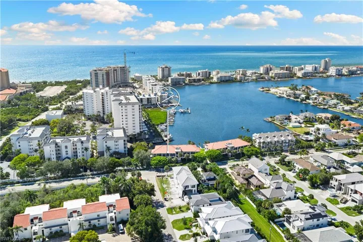 9101 Vanderbilt Dr 302, Naples, Florida 34108