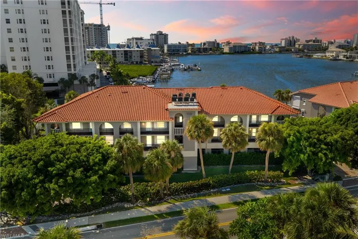 9101 Vanderbilt Dr 302, Naples, Florida 34108