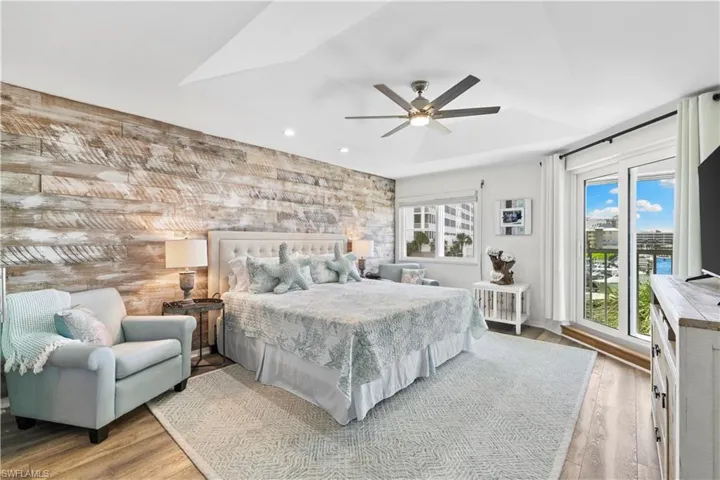 9101 Vanderbilt Dr 302, Naples, Florida 34108