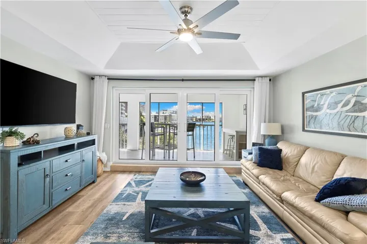 9101 Vanderbilt Dr 302, Naples, Florida 34108