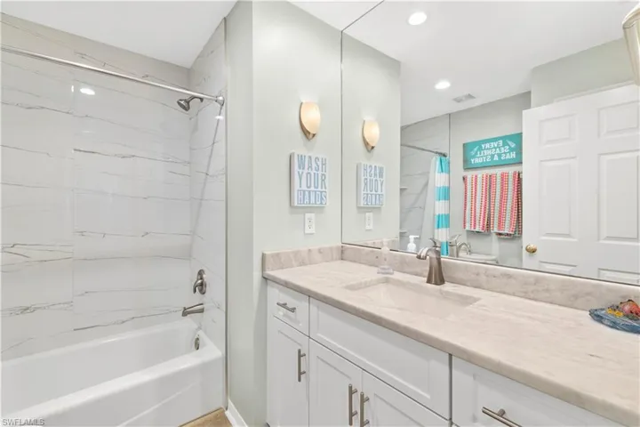 9101 Vanderbilt Dr 302, Naples, Florida 34108