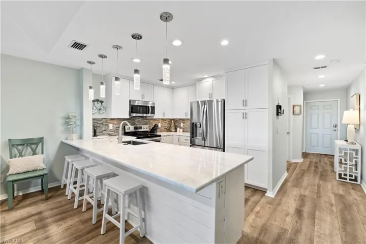 9101 Vanderbilt Dr 302, Naples, Florida 34108