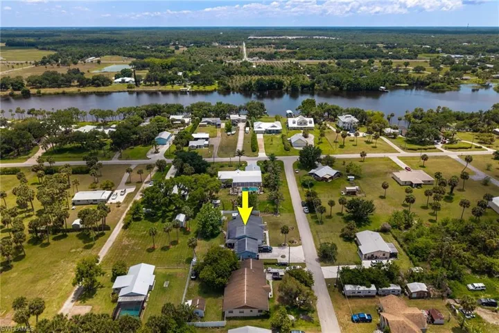 17290  Rewis  RD, Alva, FL 33920