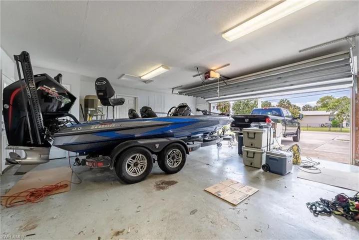 17290  Rewis  RD, Alva, FL 33920