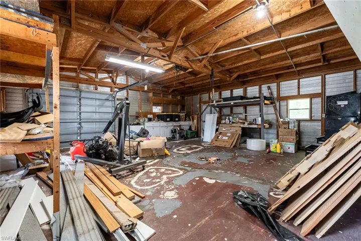 17290  Rewis  RD, Alva, FL 33920