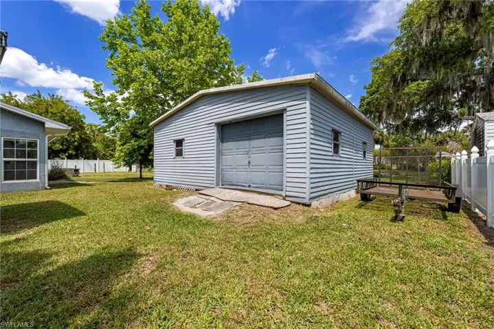 17290  Rewis  RD, Alva, FL 33920