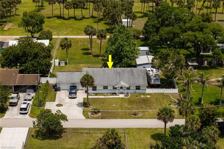 17290  Rewis  RD, Alva, FL 33920