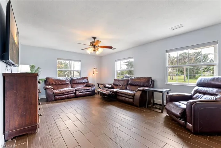 17290  Rewis  RD, Alva, FL 33920