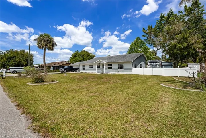 17290  Rewis  RD, Alva, FL 33920
