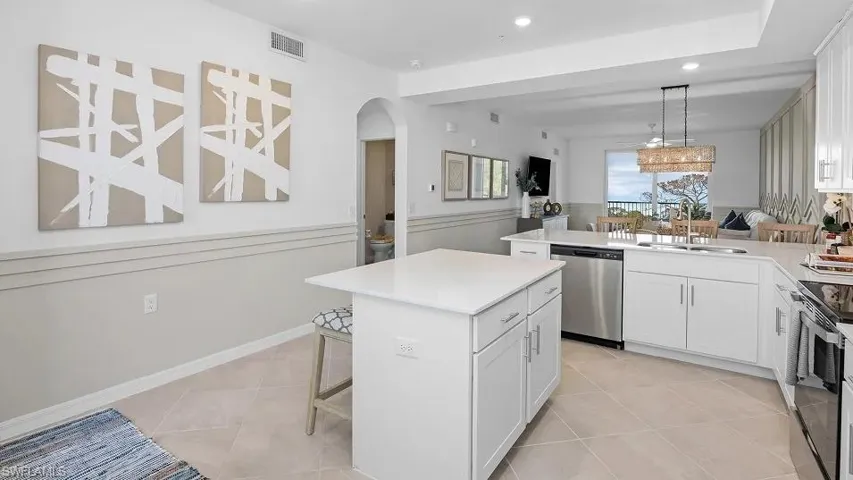 Kitchen featuring a breakfast bar area, pendant lighting, recessed lighting, a peninsula, and dishwasher