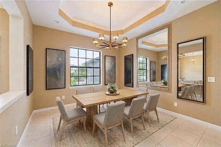 VIRTUALLY STAGED DINING ROOM
