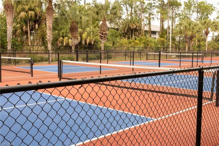 411 Valerie WAY # 101, NAPLES FL 34104