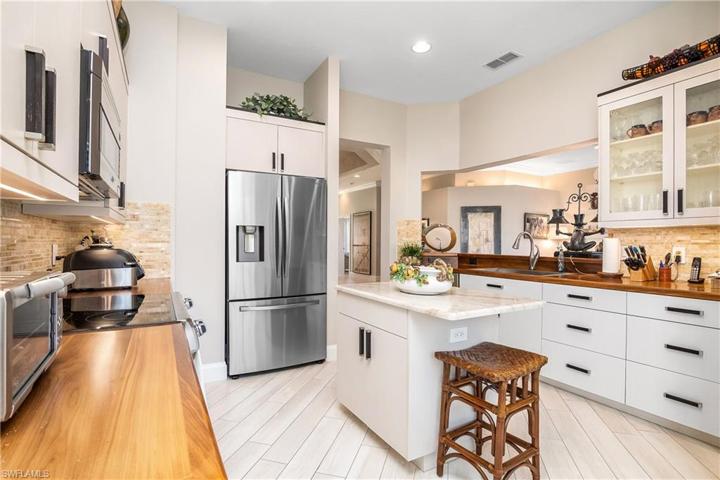 9646  Cypress Hammock  CIR, Estero, FL 34135
