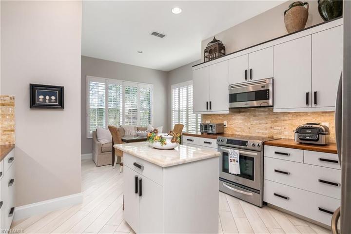 9646  Cypress Hammock  CIR, Estero, FL 34135