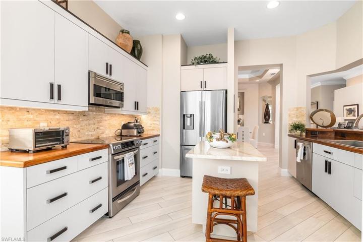 9646  Cypress Hammock  CIR, Estero, FL 34135