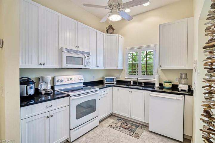 Nicely Appointed Kitchen!