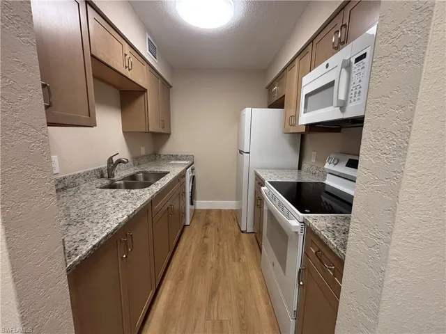 5327  Summerlin  RD, Fort Myers, FL 33919