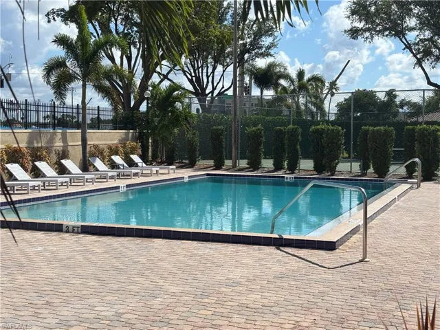 5327  Summerlin  RD, Fort Myers, FL 33919