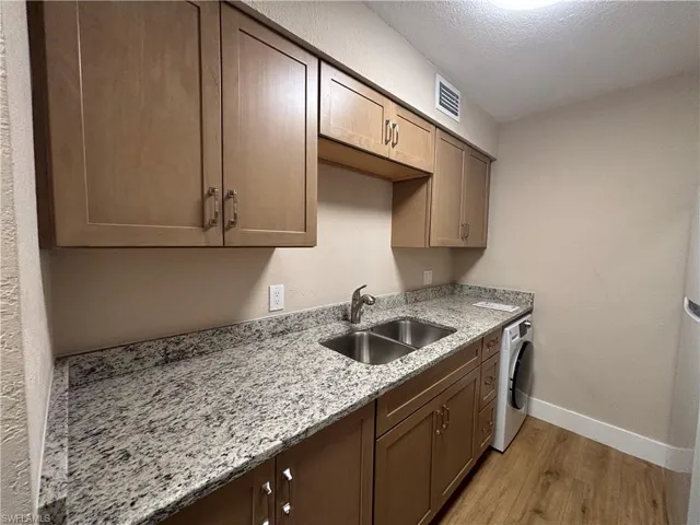 5327  Summerlin  RD, Fort Myers, FL 33919