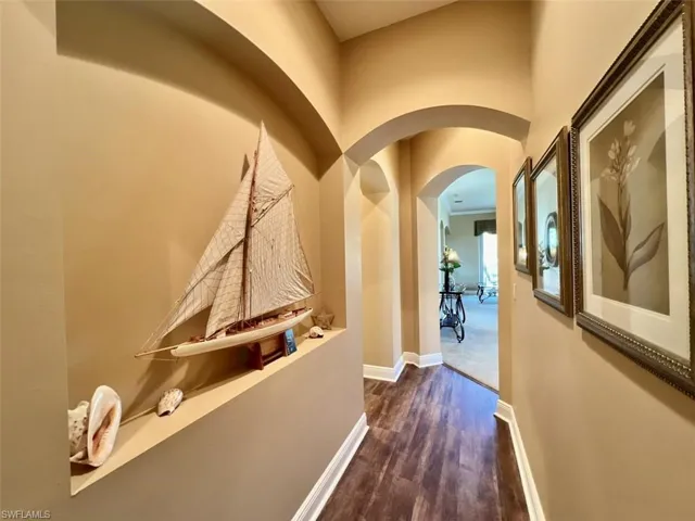 Hall featuring architectural accents and niche