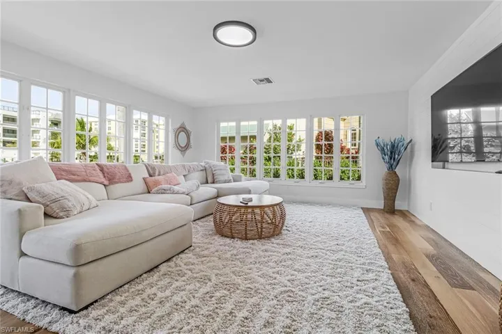 1823 Hurricane Harbor Ln, Naples, Florida 34102