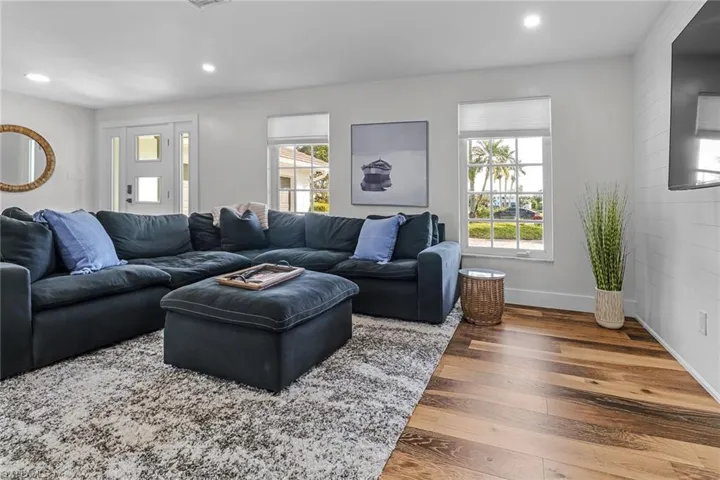1823 Hurricane Harbor Ln, Naples, Florida 34102