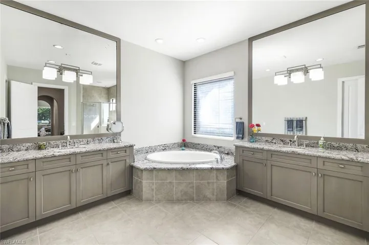 9469 Greenleigh Ct, Naples, Florida 34120
