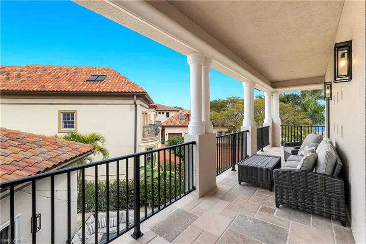 Balcony featuring outdoor lounge area