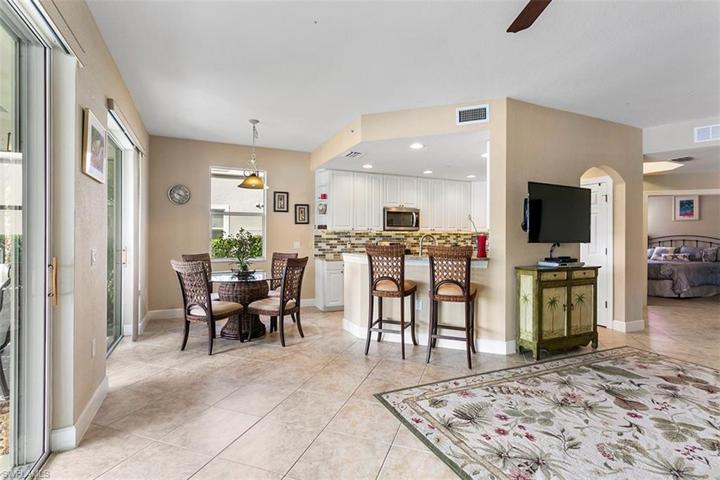 Living & Kitchen