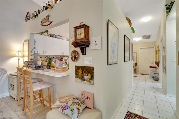 kitchen counter sitting area