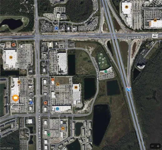 super markets, shopping an restaurants almost in walking distance