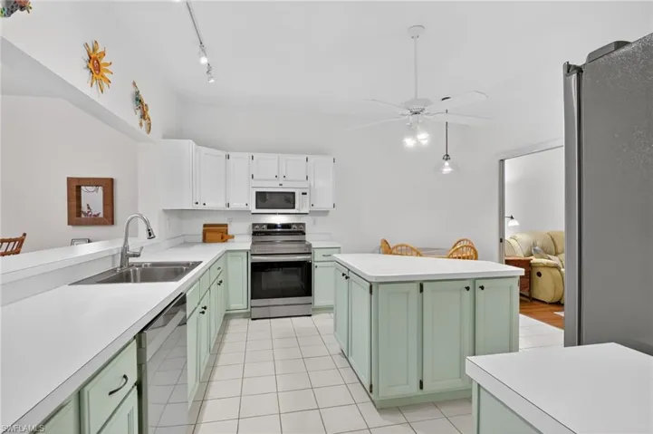 2827  Aintree  LN, Naples, FL 34112