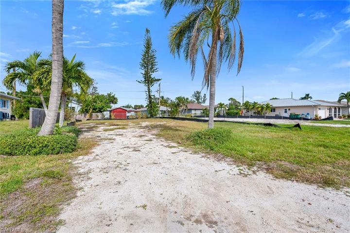 519 95th AVE N, NAPLES FL 34108
