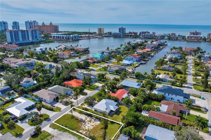 519 95th AVE N, NAPLES FL 34108