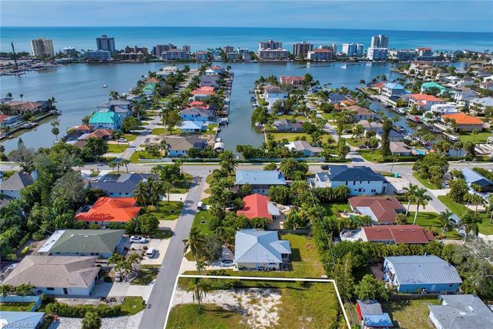 519 95th AVE N, NAPLES FL 34108