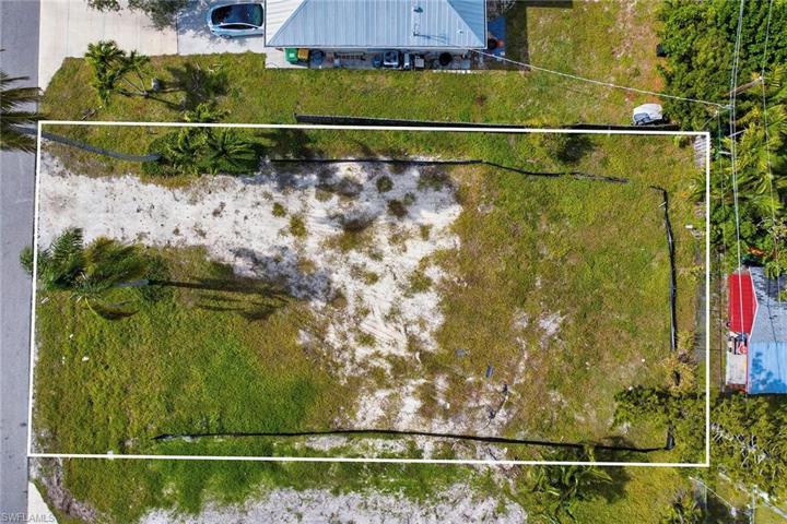 519 95th AVE N, NAPLES FL 34108