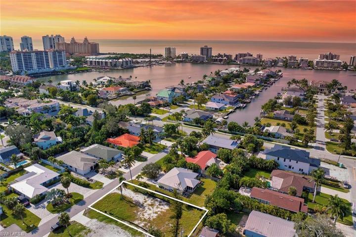 519 95th AVE N, NAPLES FL 34108