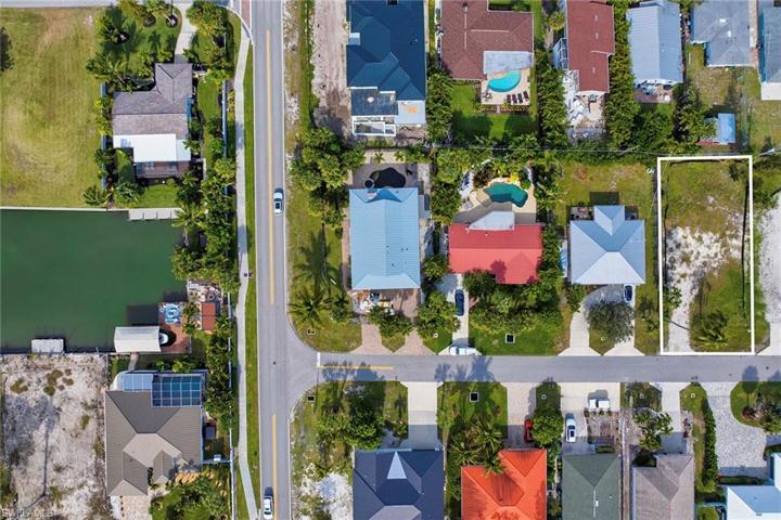 519 95th AVE N, NAPLES FL 34108