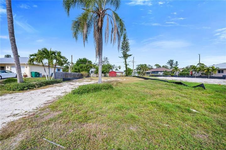 519 95th AVE N, NAPLES FL 34108