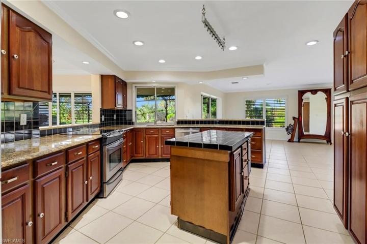 449  Cypress E WAY, Naples, FL 34110