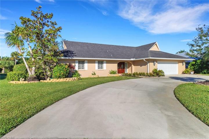 449  Cypress E WAY, Naples, FL 34110