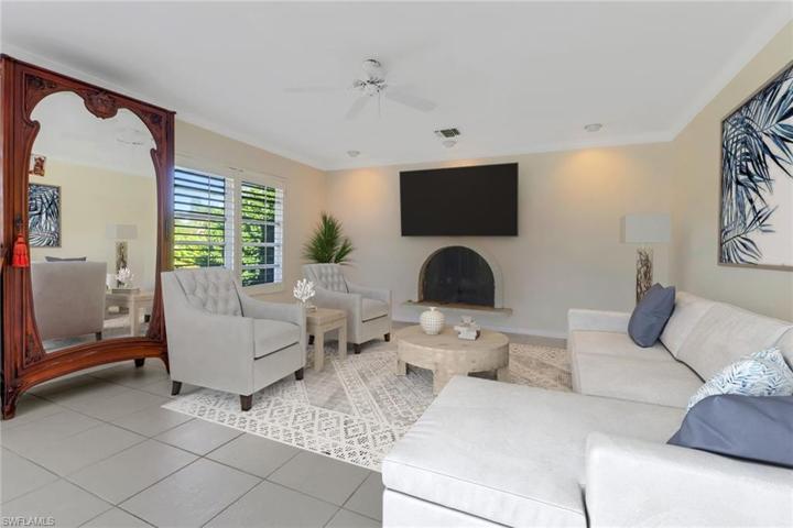 Virtual Staging       Family Room