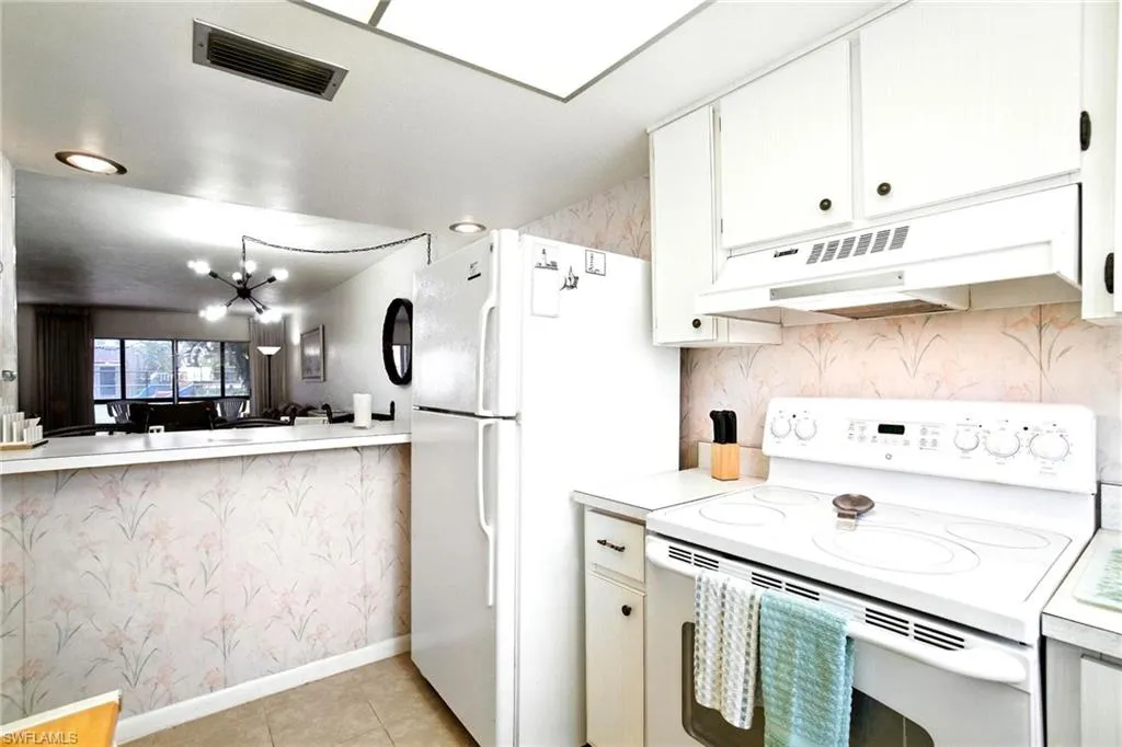 2079 Barkeley LN, Fort Myers, FL 33907,225062551