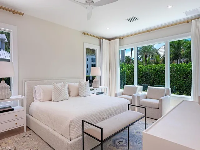 55 13th Ave S, Naples, Florida 34102